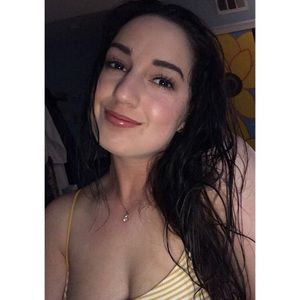 Meet your Posher, Kayla